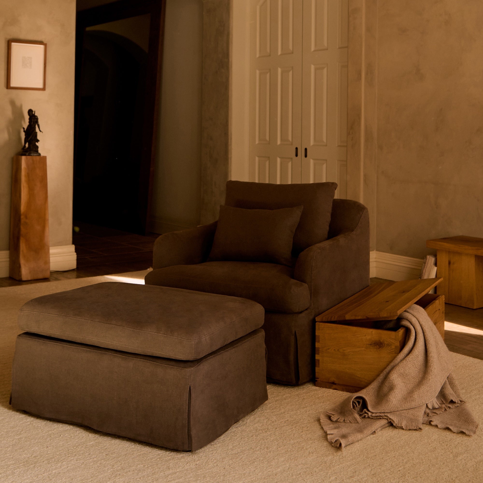 Antwerp Ottoman by House of Leon โ view 4