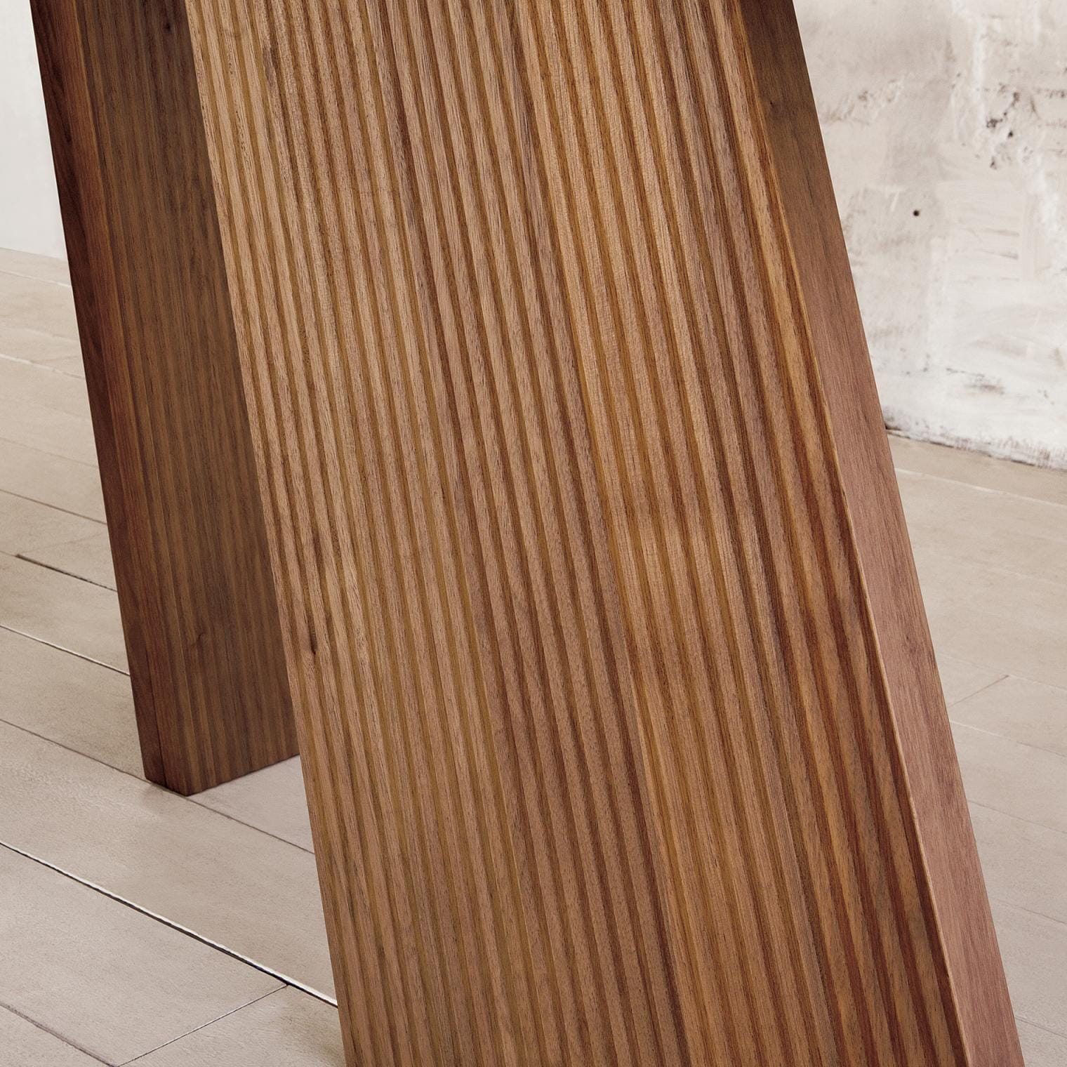 HAKAMA Table Leg CloseUp
