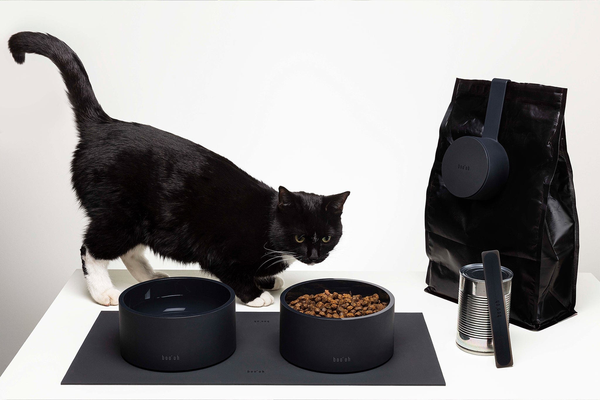 Boo Oh MOGO Feeding Kit Dark Grey modern pet feeding set with bowls, tray, scoop, spatula, and cleaning sponges