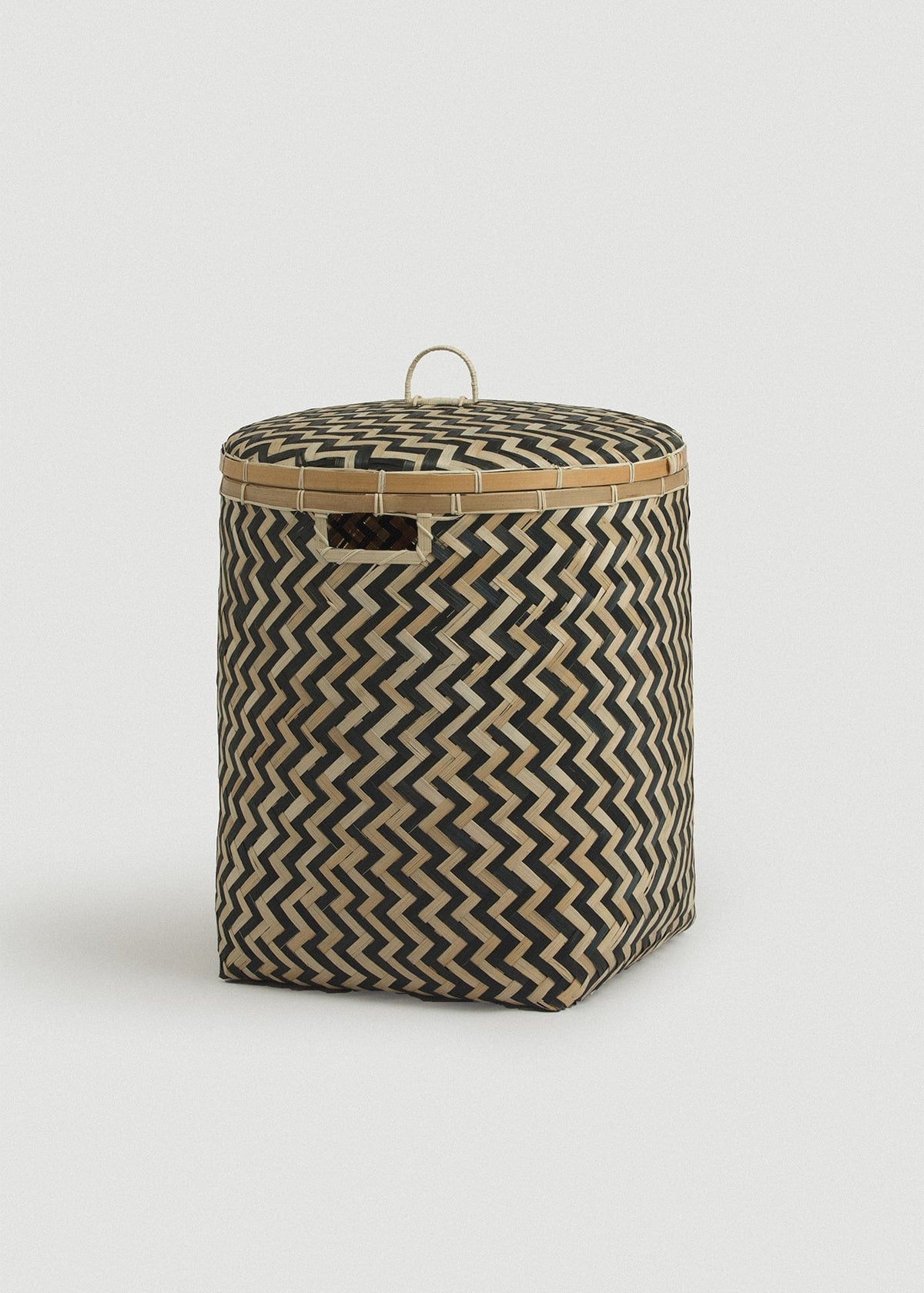 Large lidded Java basket with gently tapered sides and a loop handle on top.