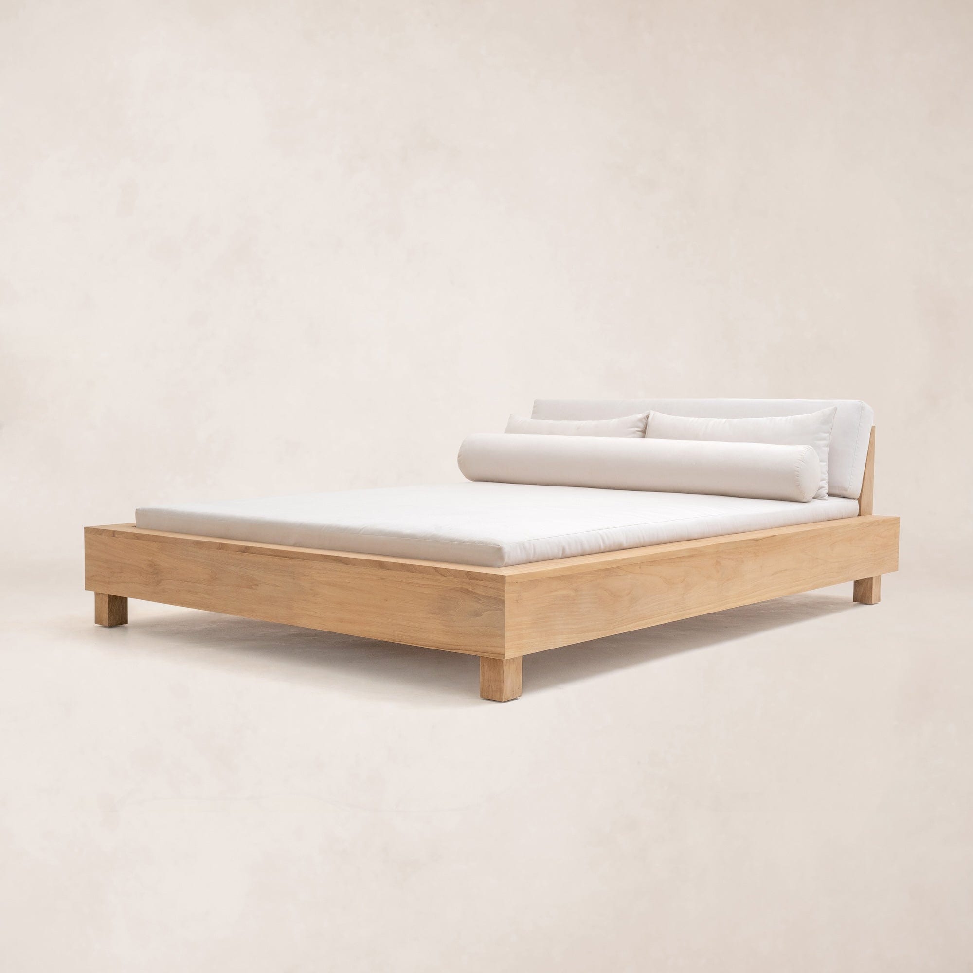 Ojai full outdoor daybed with Sunbrella cushions