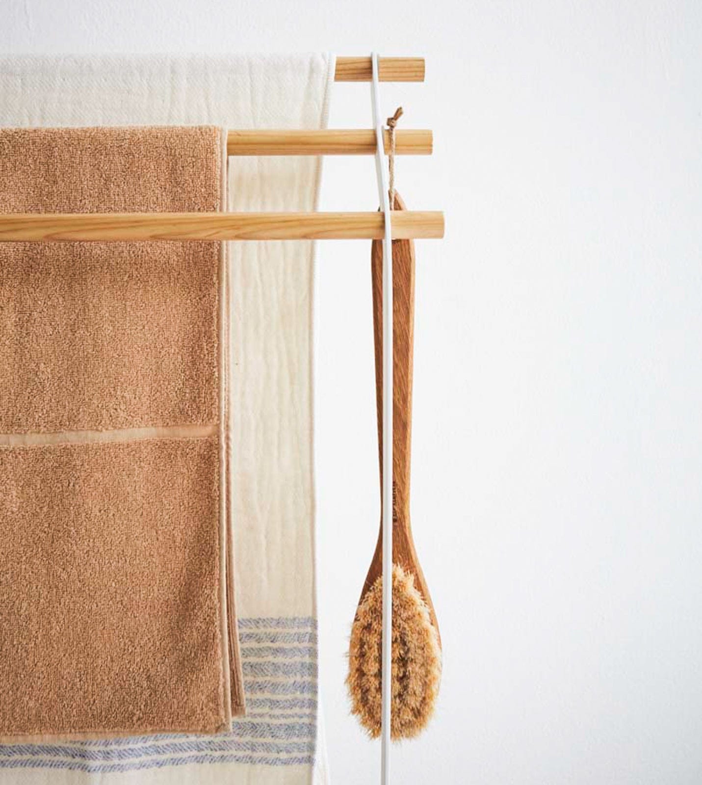 Bath Towel Rack (32" H)