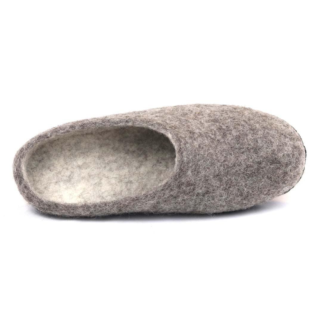 Top-down view of the men's Astoria Noir wool house slipper in Heather Grey