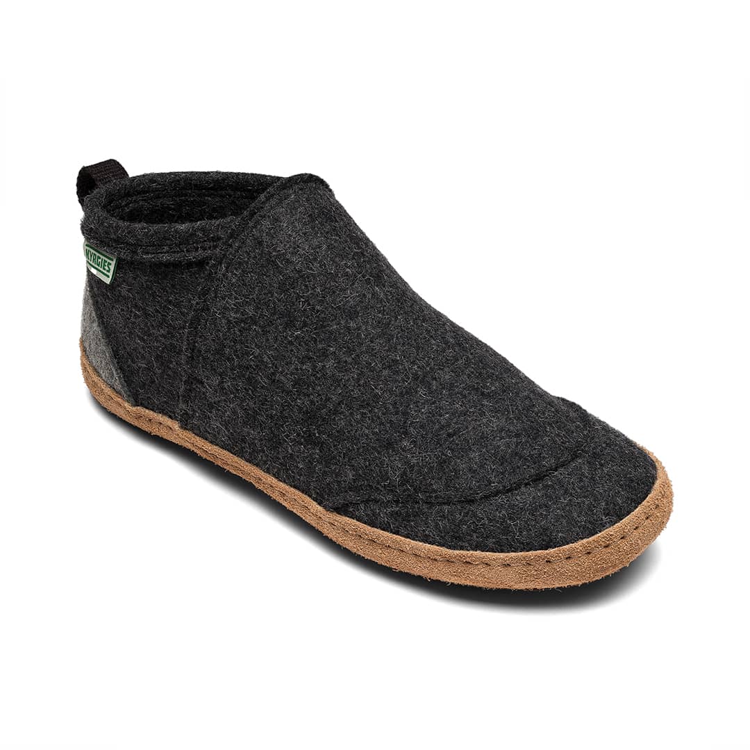 Kyrgies Tengries, charcoal wool felt, side view