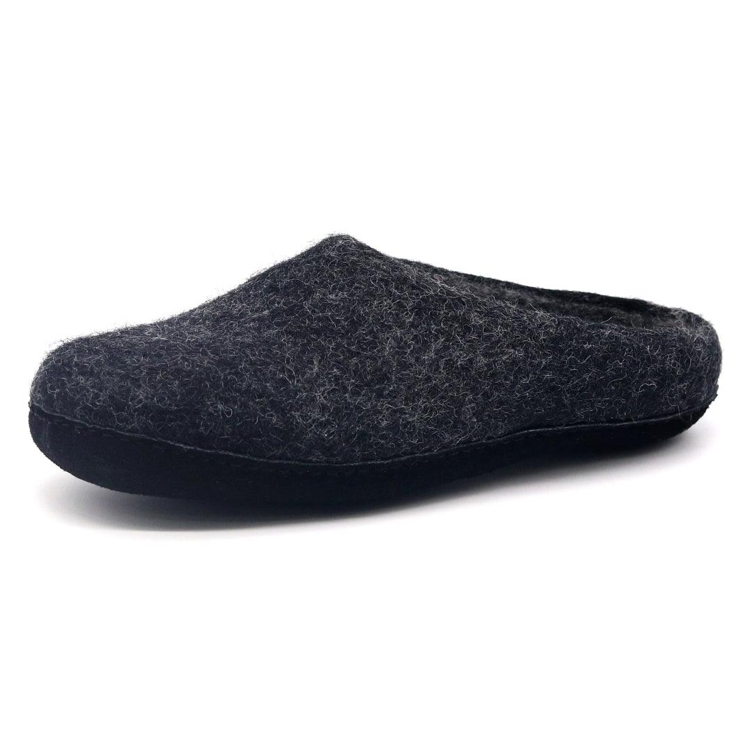 Men's Astoria Noir wool house slipper in Charcoal, angled view