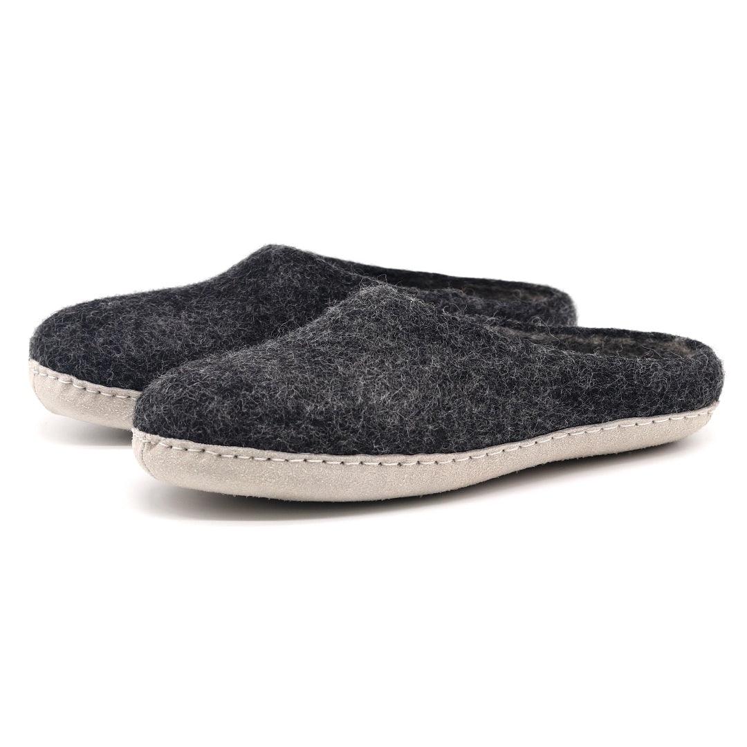 Pair of men's Astoria wool house slippers in Charcoal