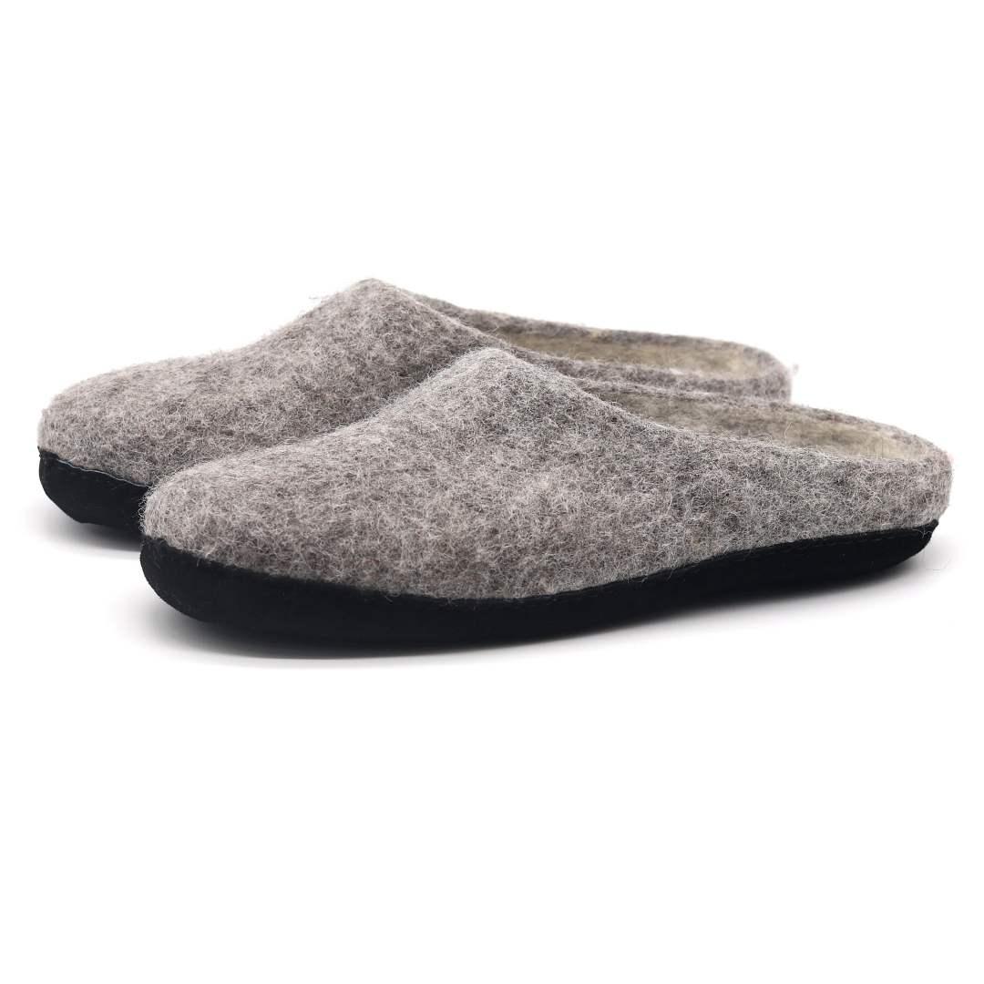 Pair of men's Astoria Noir wool house slippers in Heather Grey