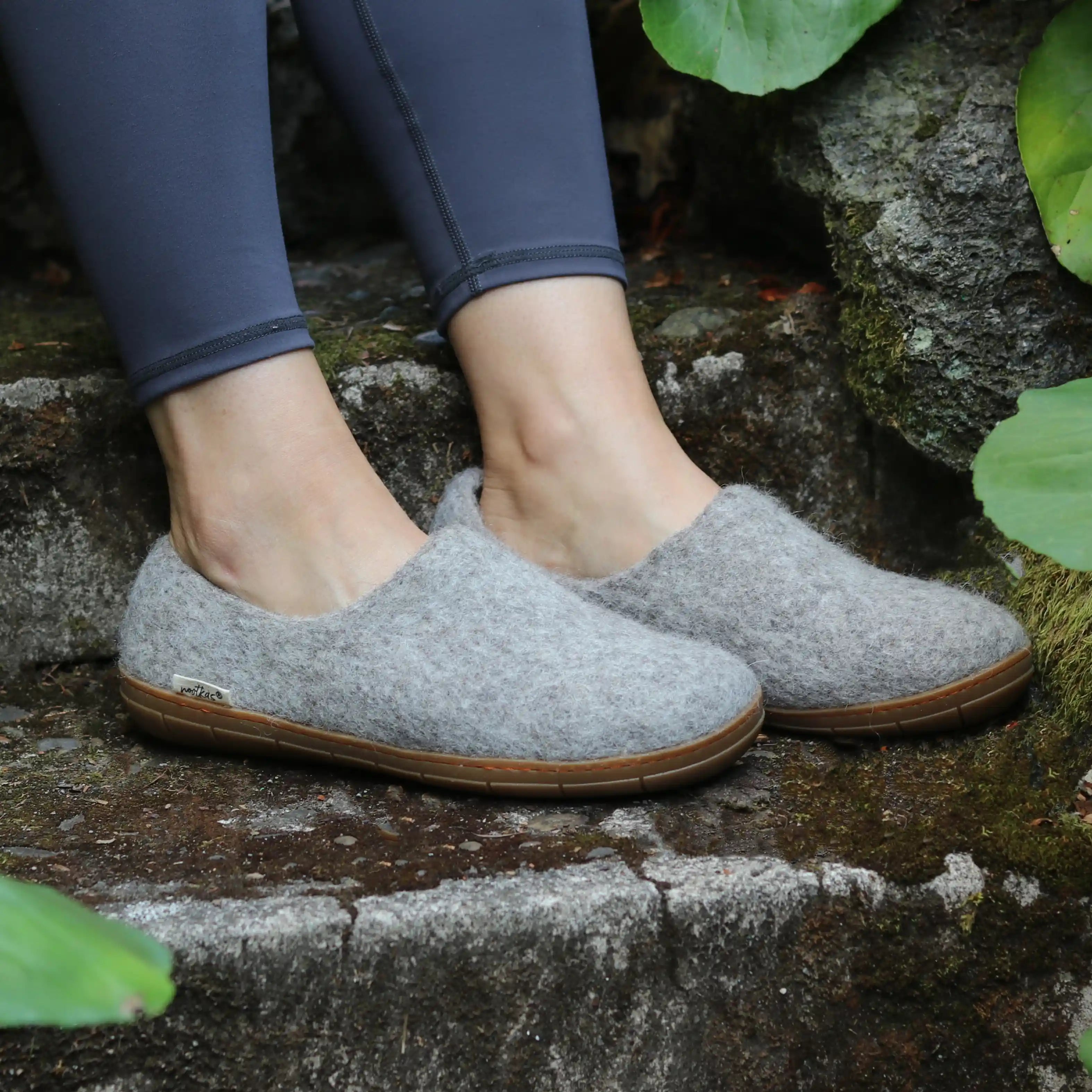 Merino wool slippers with arch support
