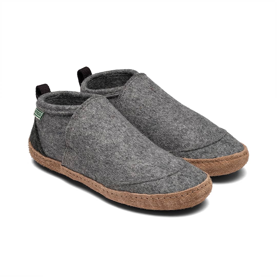 Kyrgies Tengries, grey wool felt, pair side view