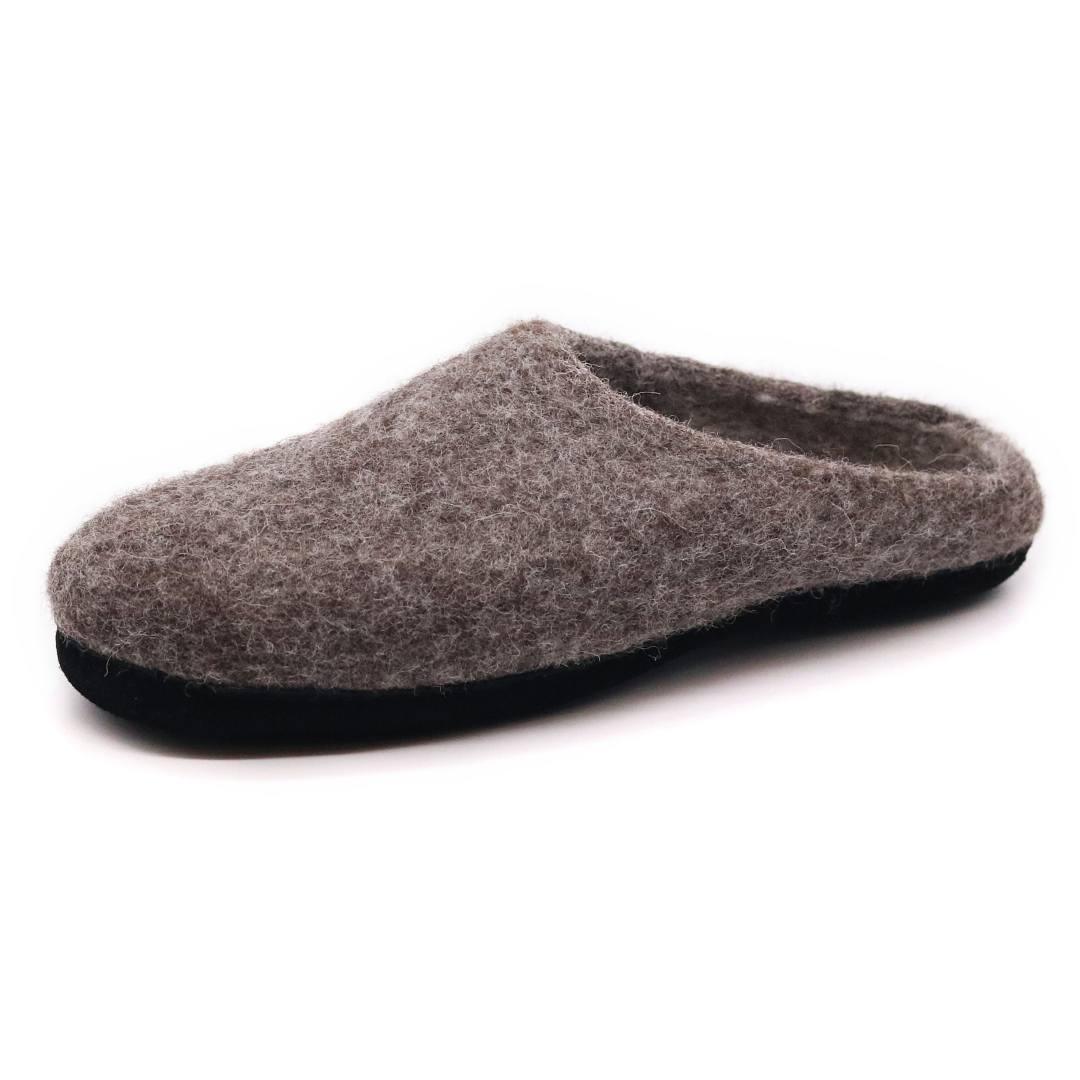 Men's Astoria Noir wool house slipper in Slate, angled view