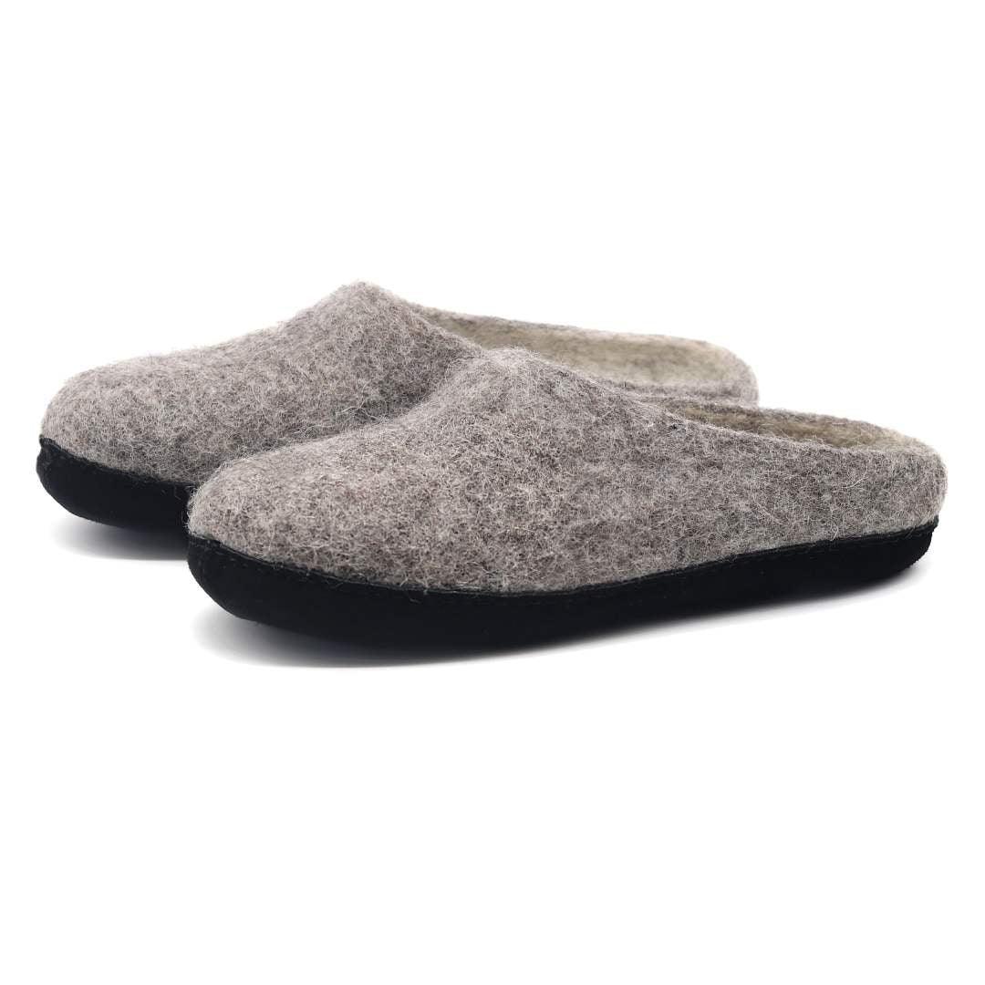 Pair of women's Astoria Noir wool house slippers in Heather Grey