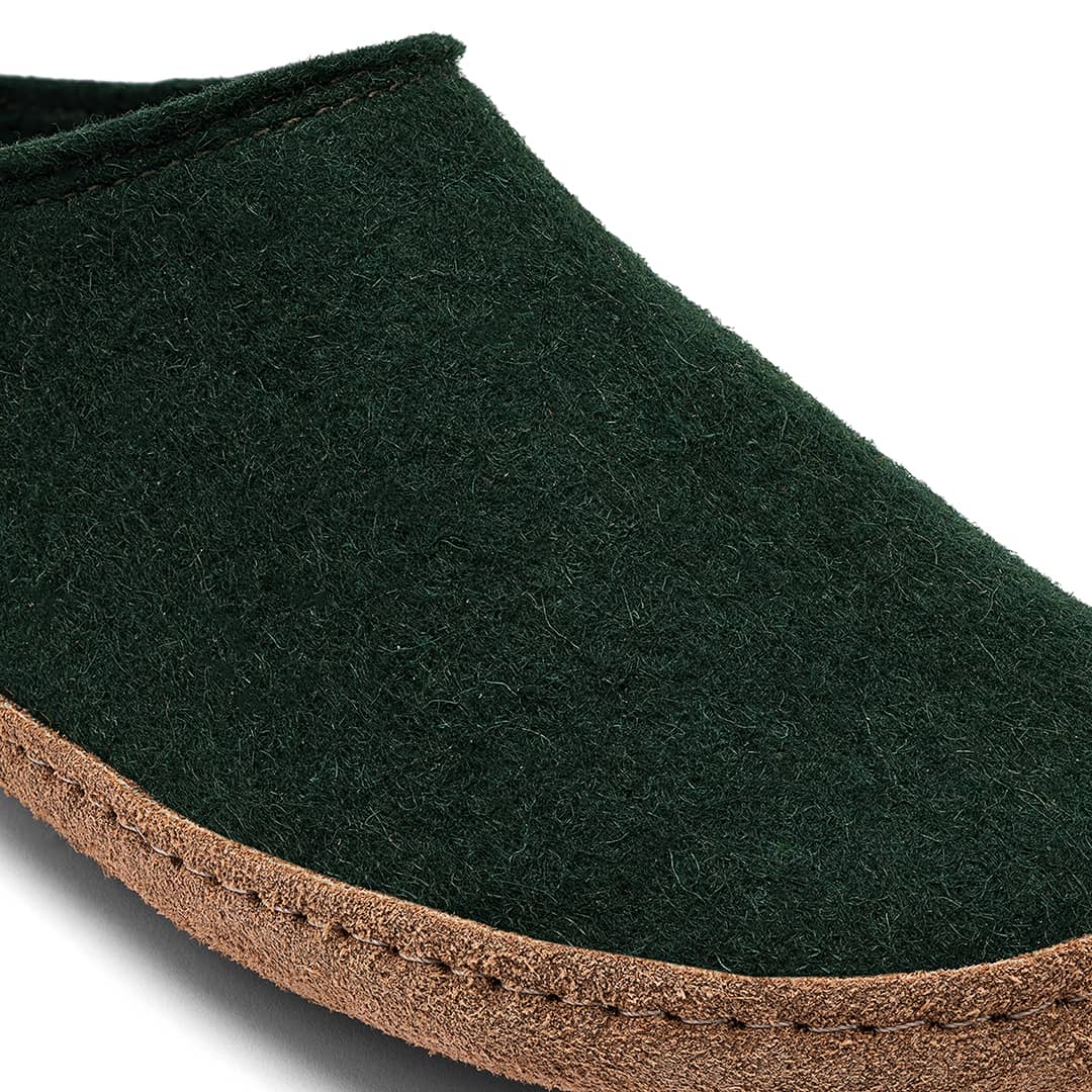 Kyrgies Indoor Wool Slides, pine green wool felt, close-up front view showing toe and sole
