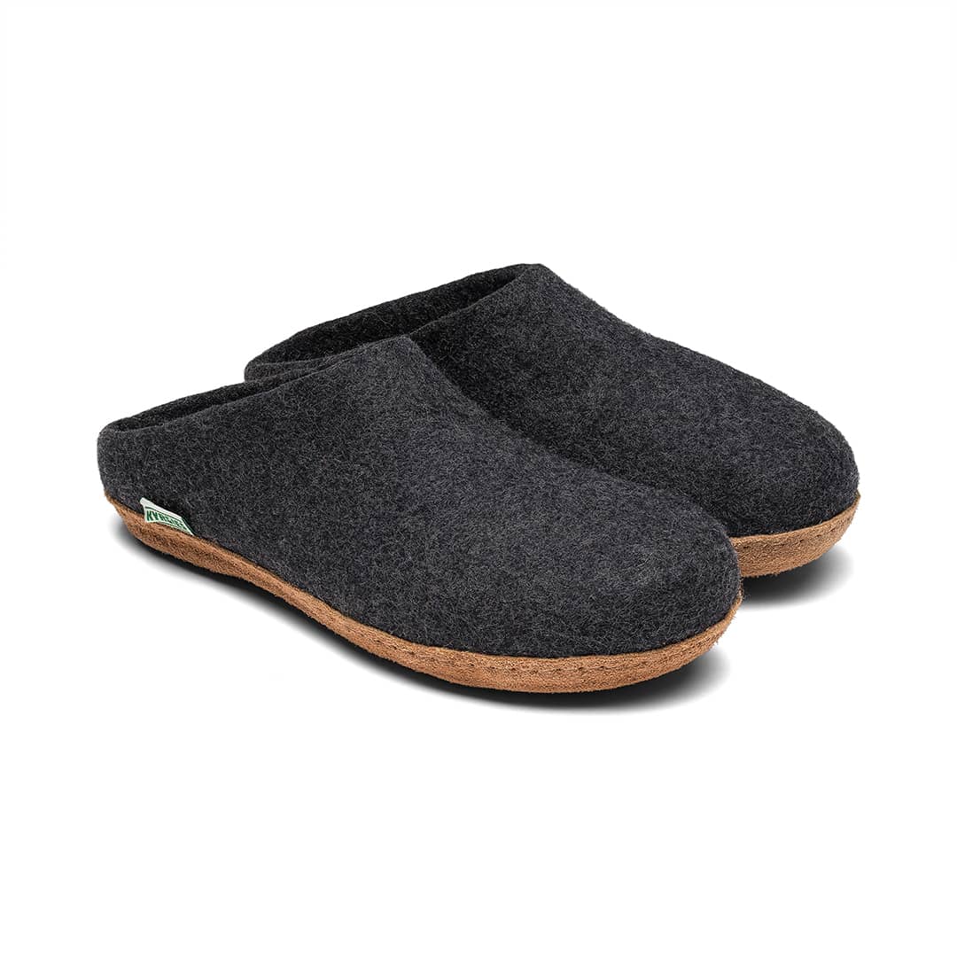 Kyrgies Molded Sole Low Back Indoor Slides, charcoal wool felt, pair side view