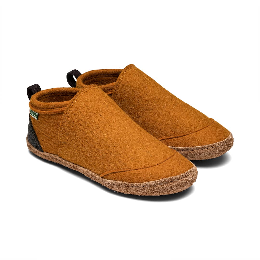 Kyrgies Tengries, rust wool felt, pair side view